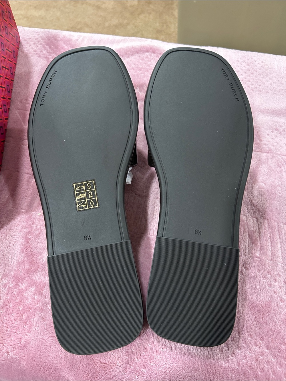 Tory Burch Coco Patent Logo Slide Sandals with Box - Picture 3 of 6